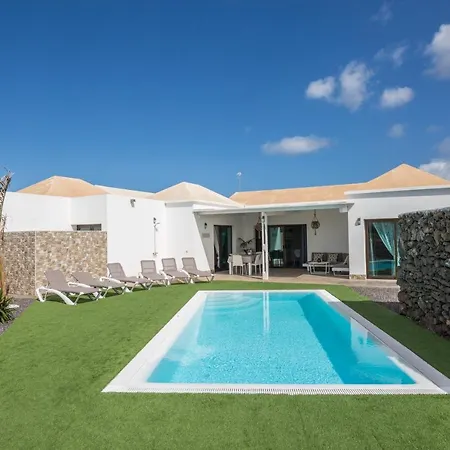 Villa Era Cotillo